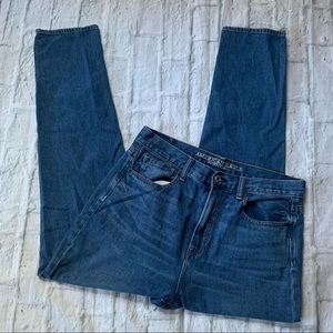 American Eagle High Rise Medium Wash Mom Jeans